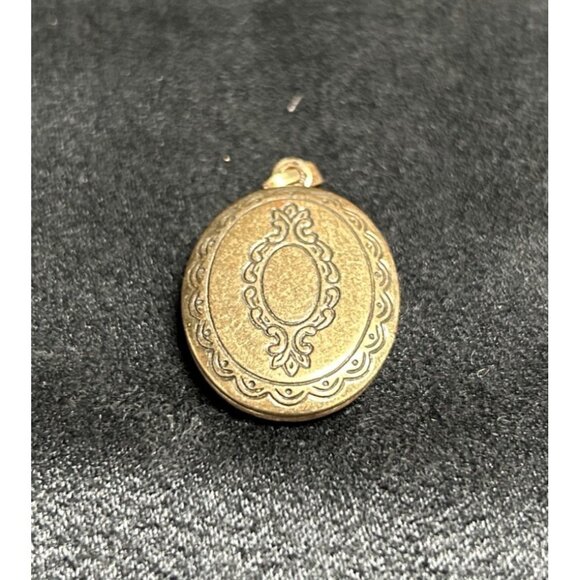 vintage 1960's oval locket with victorian design1” - Picture 3 of 5